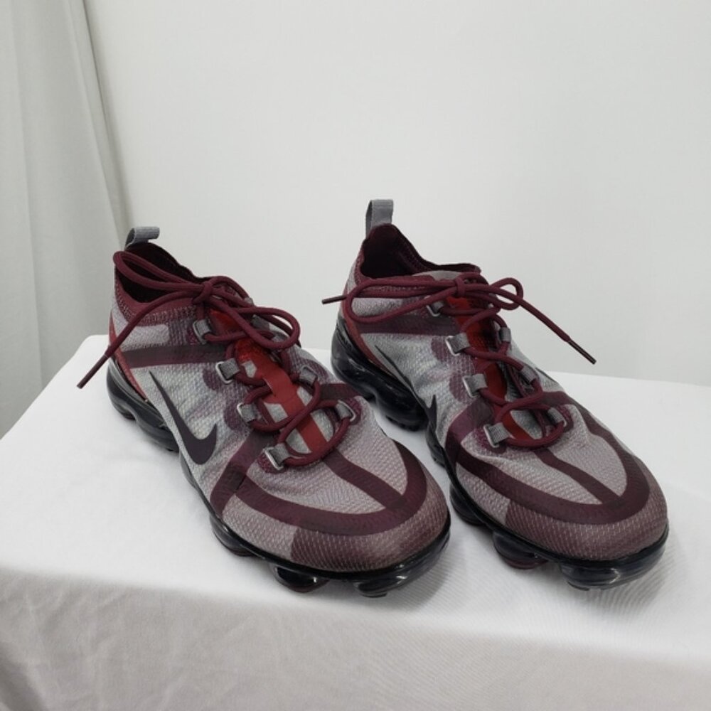 Women's NIKE Trainers Size 7.5